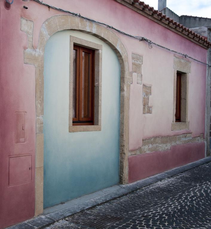 Gioia Guesthouse カブラス エクステリア 写真