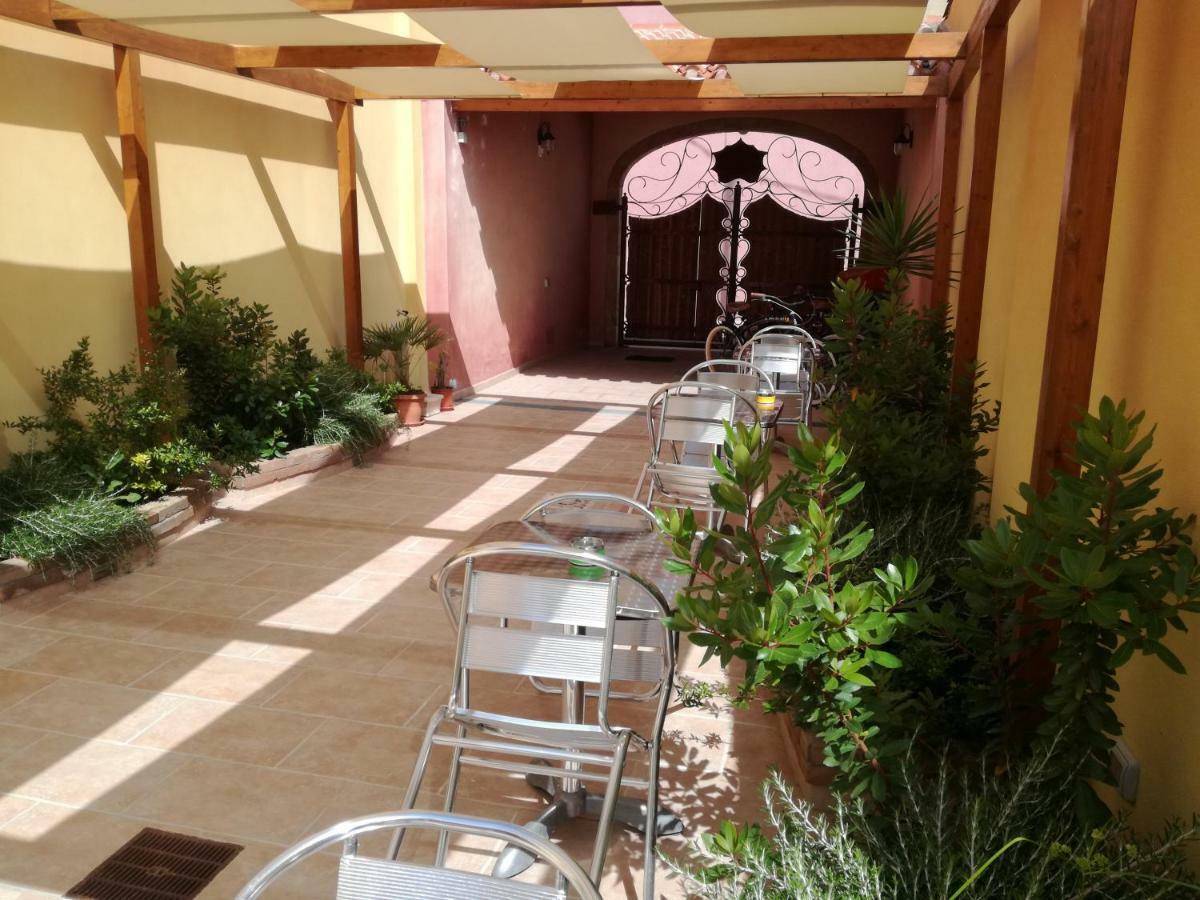 Gioia Guesthouse カブラス エクステリア 写真