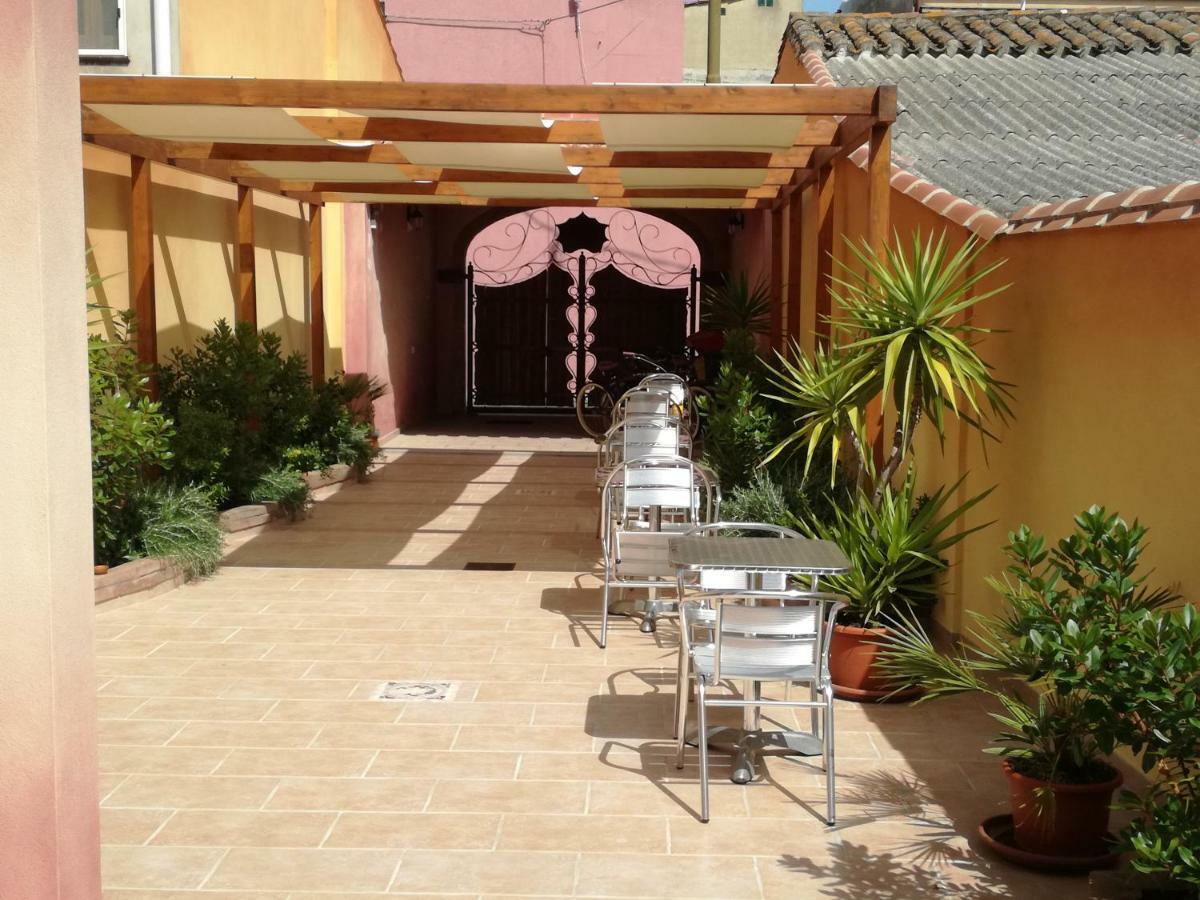 Gioia Guesthouse カブラス エクステリア 写真